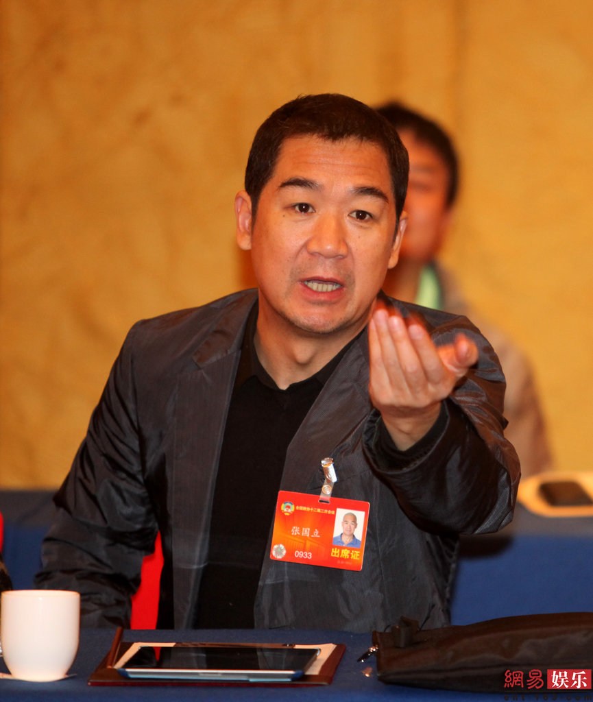 两会明星相:冯小刚发言激动 姚明表情多变