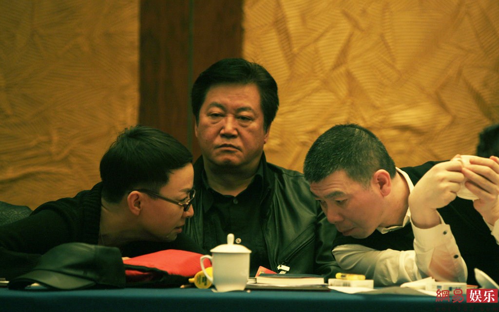 两会明星相:冯小刚发言激动 姚明表情多变