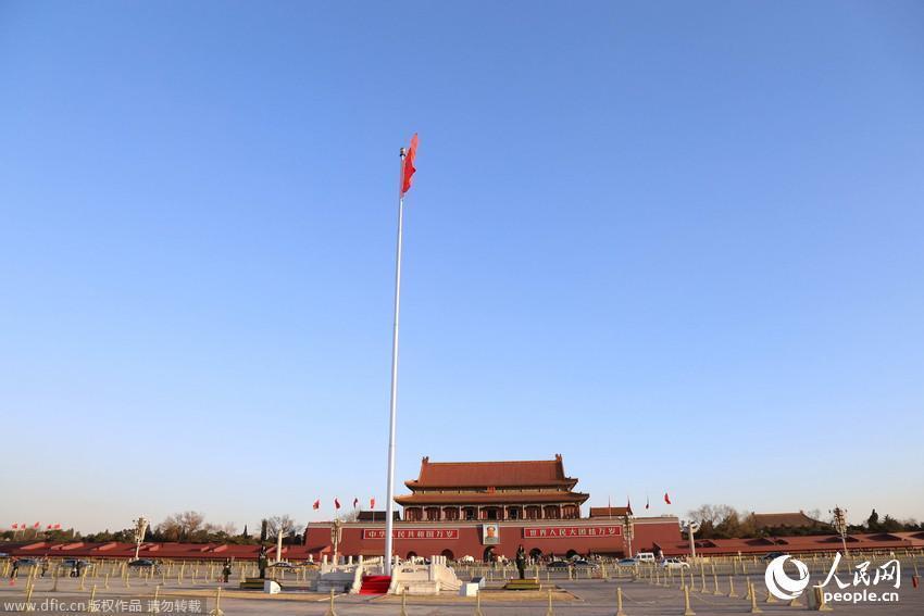 2015年两会：大风吹走雾霾 京城现“两会蓝”