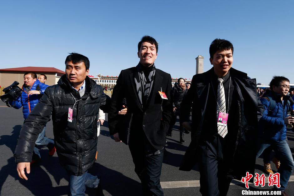 两会每日图片精选：3月3日