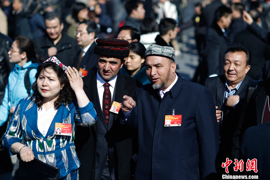 两会每日图片精选：3月3日