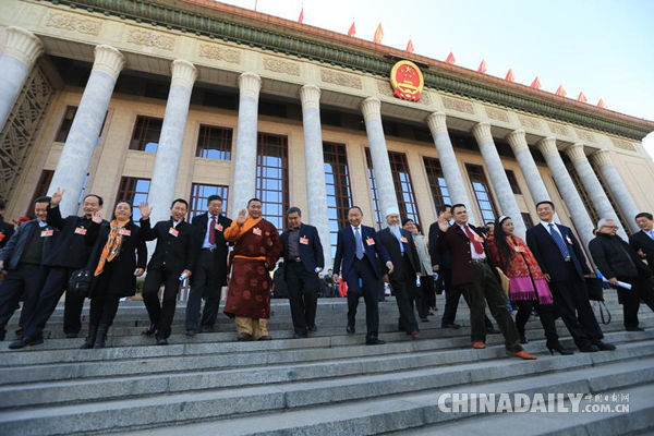 在美华人热议中国两会 关注改革反腐等热门议题