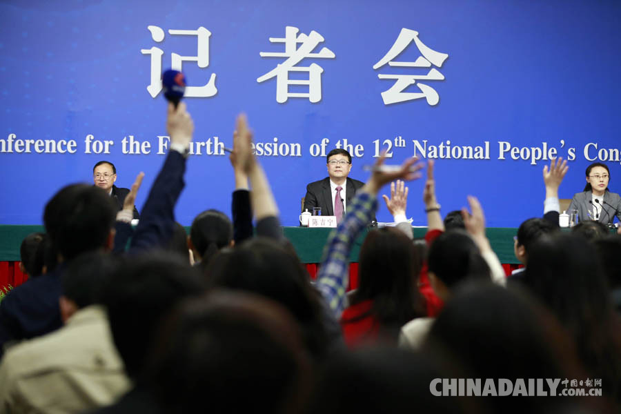 环保部长陈吉宁就“加强生态环境保护”答记者问