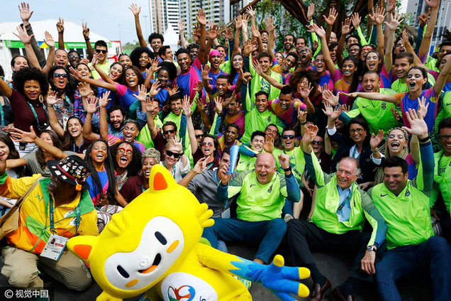 巴西代表团欢迎仪式 奥运吉祥物现身同嗨