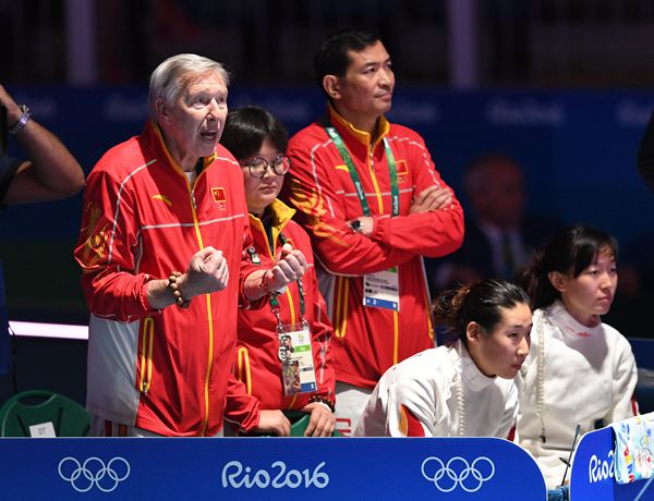 女子重剑团体摘银 外教“老瓦”奥运生涯告幕但将继续与中国缘分