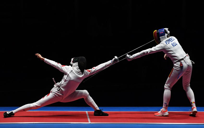 组图：中国女子重剑队卫冕失败 摘得银牌