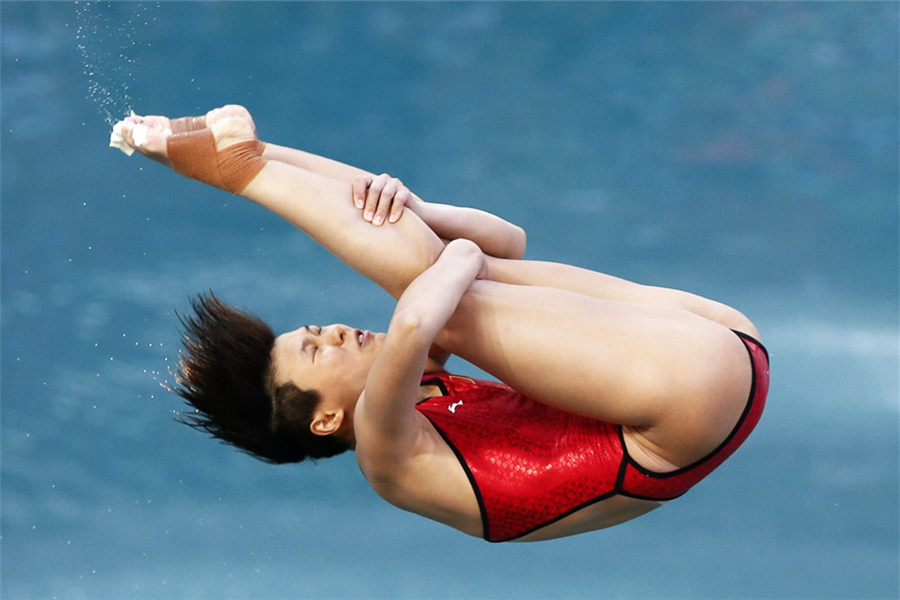 跳水女子单人3米板决赛 施廷懋、何姿包揽冠亚军
