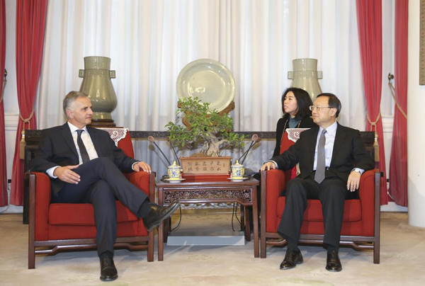 《中国日报》专访瑞士联邦委员兼外长：习主席访问瑞士将全面提升中瑞关系