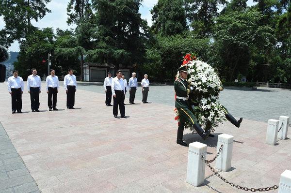 习近平考察贵州：参观遵义会议会址