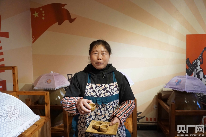 中外青年学者走访苟坝匠心园：特色文化街区兴业富民