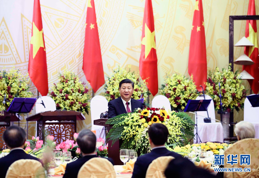 习近平出席越共中央总书记阮富仲和越南国家主席陈大光共同举行的欢迎宴会