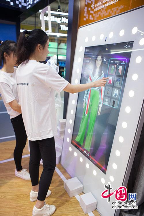 手势支付、无人驾驶、 AI 导 览 ……数字中国建设成果展览会亮点抢先看 [ 组图 ]
