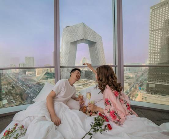 新国贸饭店推出“爱要一起”限定款浪漫惊喜套房礼遇