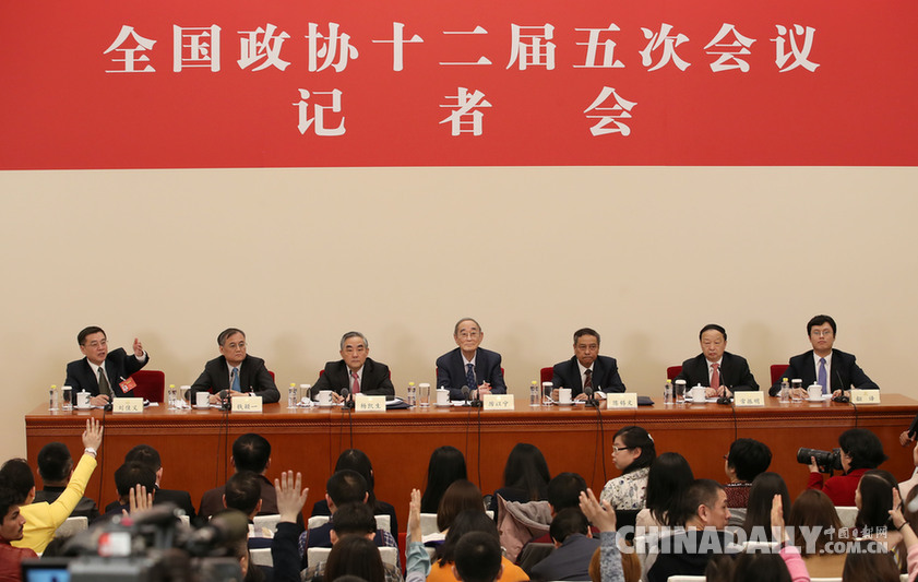政协委员谈促进经济平稳健康发展