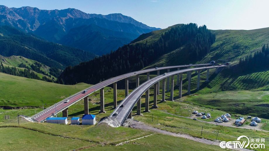 【新时代·幸福美丽新边疆】在中国最长高速公路邂逅新疆第一高桥