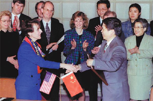 美国前贸易代表：中国加入WTO既发展了自身 也造福了世界
