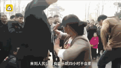 大叔大妈开创打架舞 要诀：表情要扭曲动作要抽搐（组图）