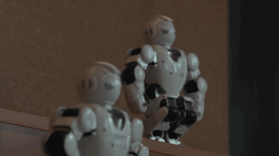 英国小妹与机器人比跳舞，你觉得谁会赢？
