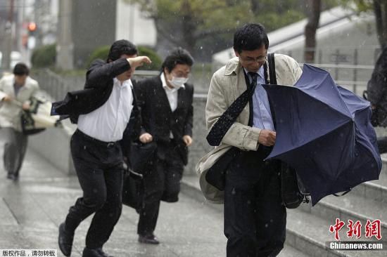 日本九州遭暴雨袭击 数百居民避难新干线停运