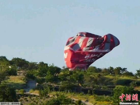 土耳其热气球坠毁致3名巴西游客遇难 22人受伤