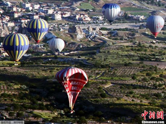土耳其热气球坠毁致3名巴西游客遇难 22人受伤