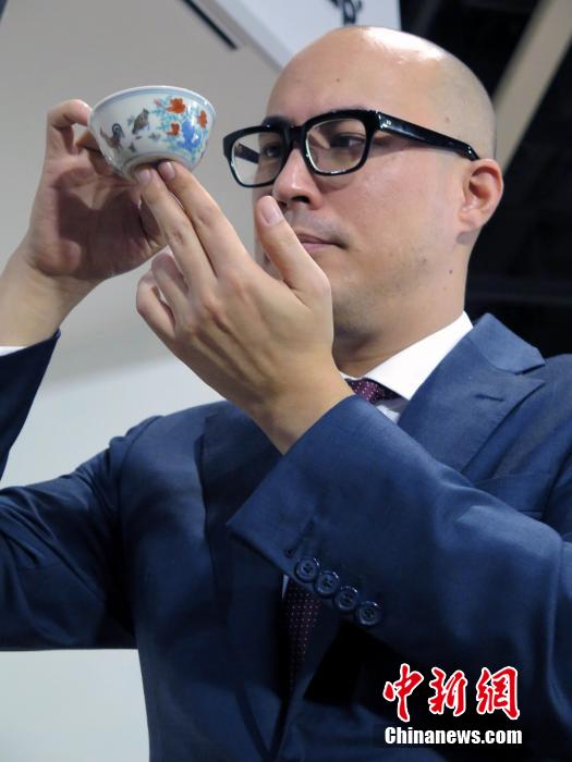 明成化斗彩鸡缸杯拍出2.8亿港元 创中国瓷器拍卖纪录