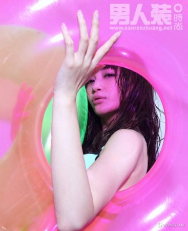 姚笛片场演新娘憔悴 明星风波后“妆可怜”