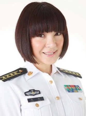 姚笛片场演新娘憔悴 明星风波后“妆可怜”