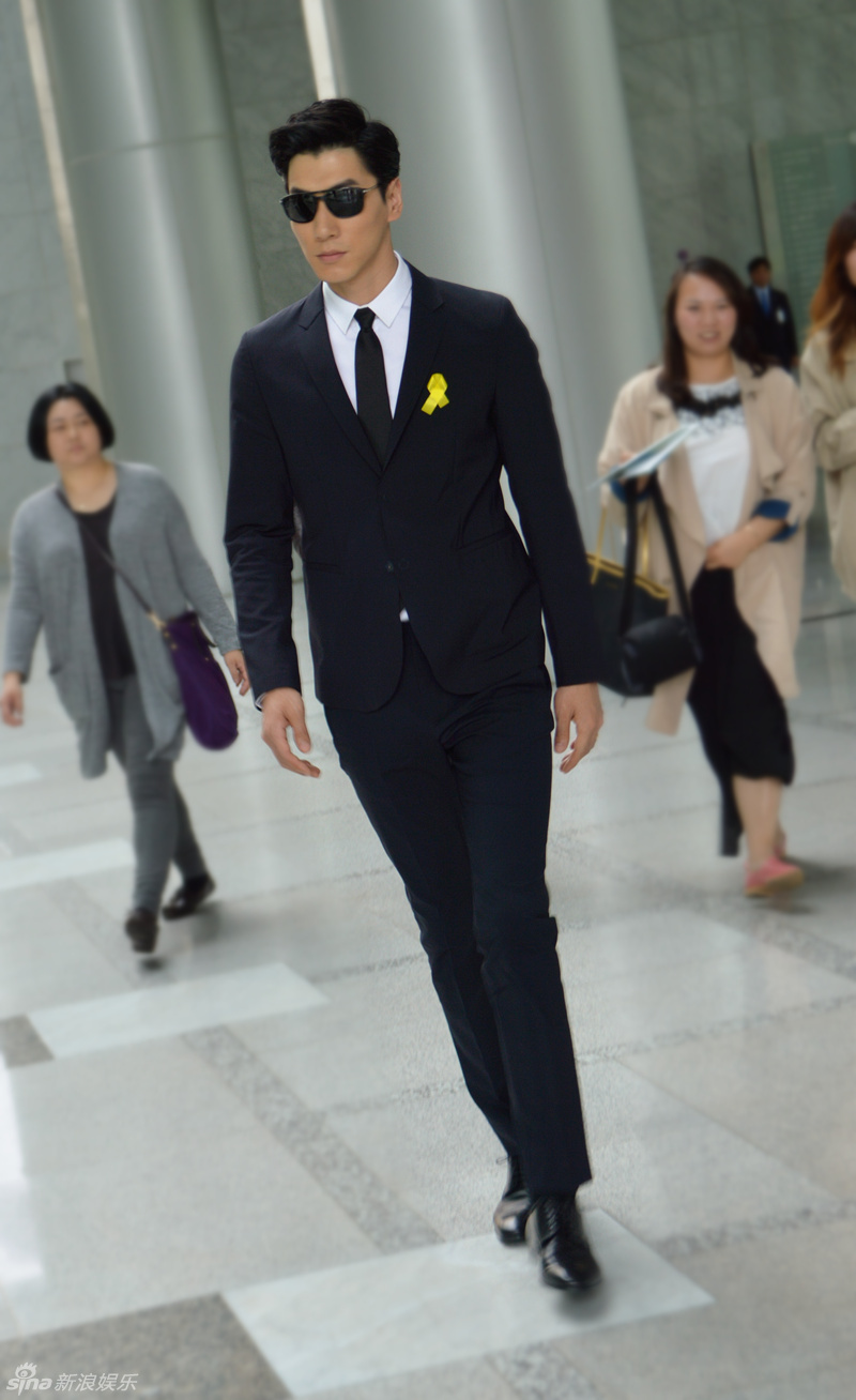 张亮受邀出演韩剧 牵手朴海镇见证跨国友谊