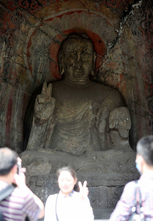 龙门石窟“剪刀手”佛像萌翻网友
