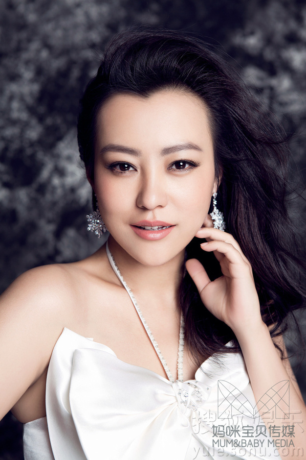 郝蕾与双胞胎儿子写真曝光 尽显女人魅力