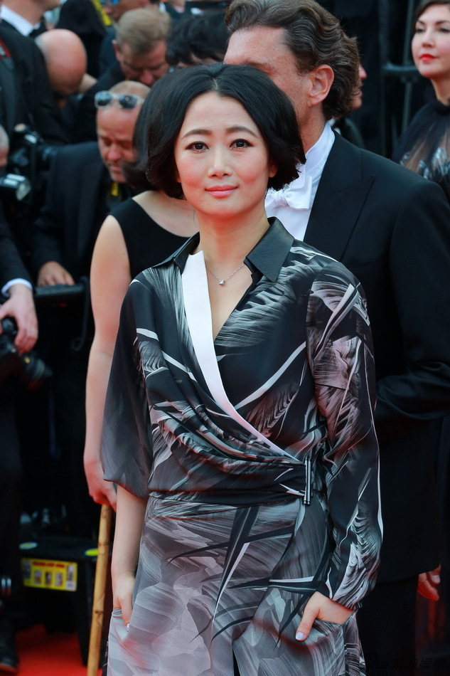 巩俐章子怡两代谋女郎戛纳红毯争霸 官方零镜头！