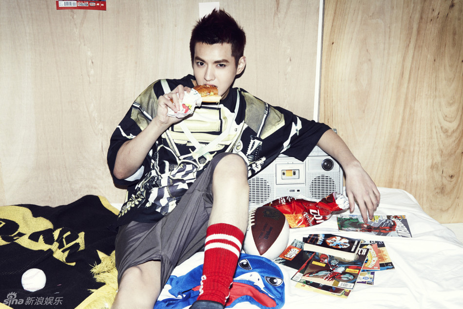 EXO吴亦凡解约 青葱少年帅照回顾