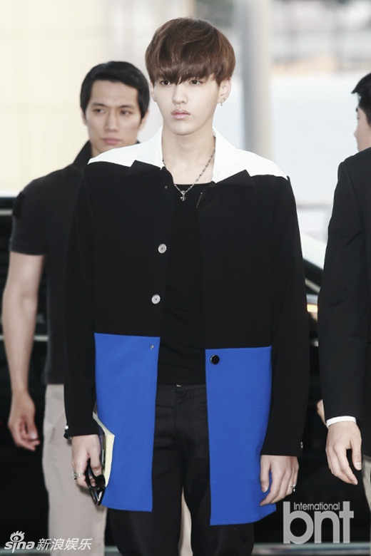 EXO吴亦凡解约 青葱少年帅照回顾