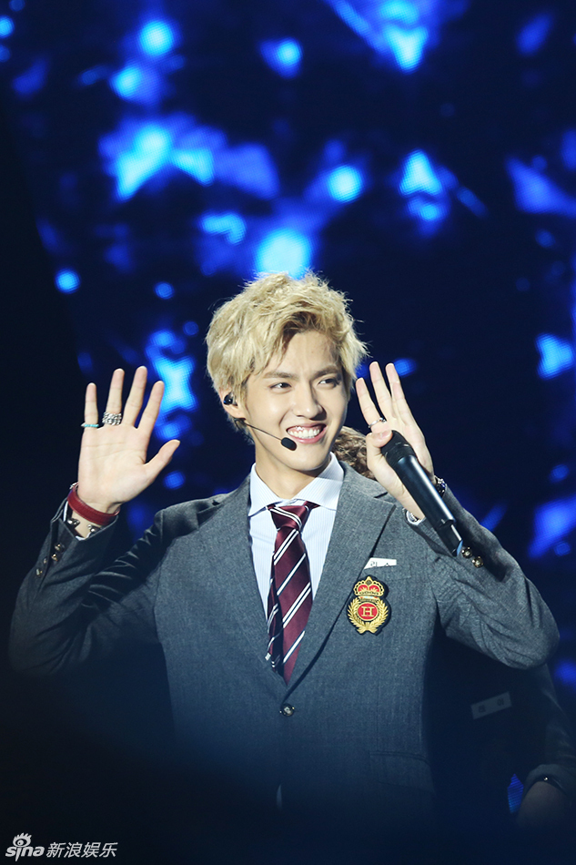 EXO吴亦凡解约 青葱少年帅照回顾