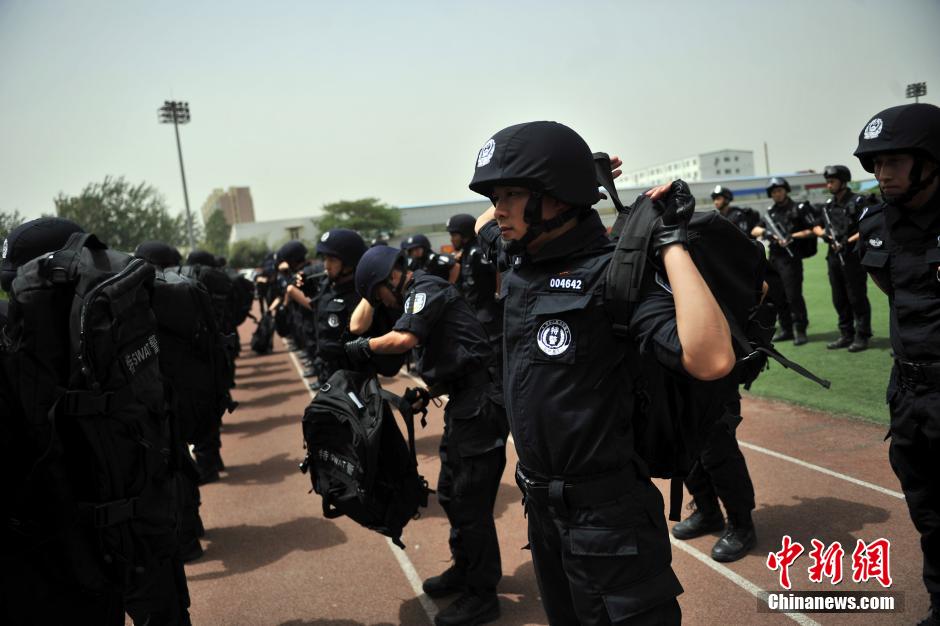 北京再次举行反恐演练 出动30余特种车辆与直升机