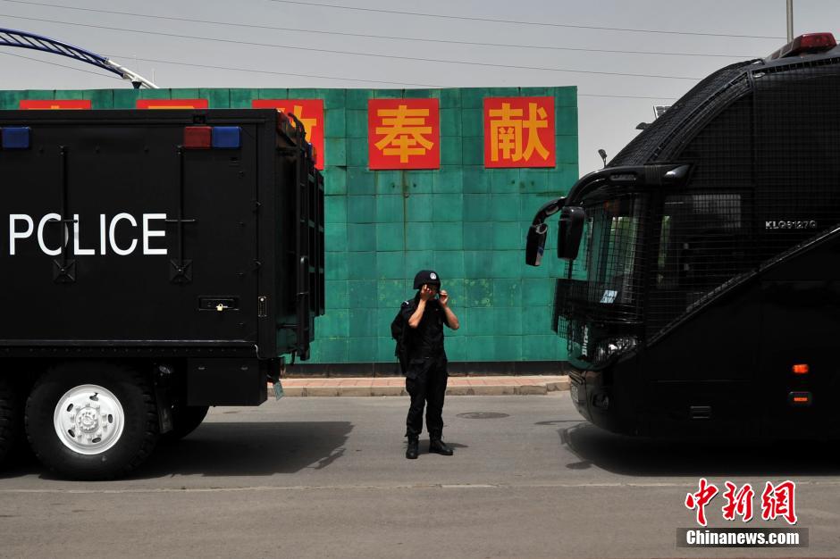 北京再次举行反恐演练 出动30余特种车辆与直升机