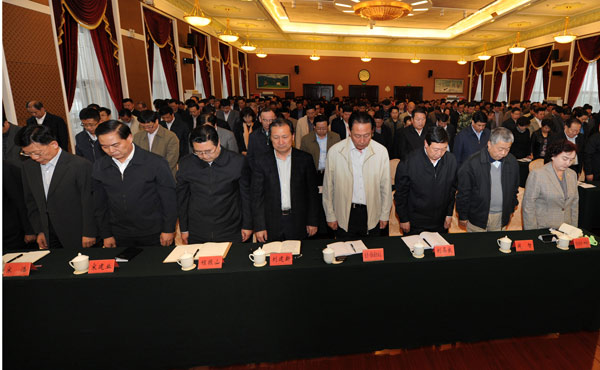 自治区召开干部大会通报乌鲁木齐严重暴力恐怖案件情况