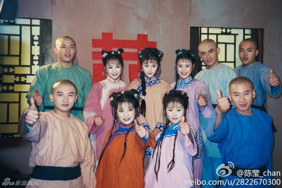 《还珠》曝罕见搞怪照 柳红8岁女儿漂亮