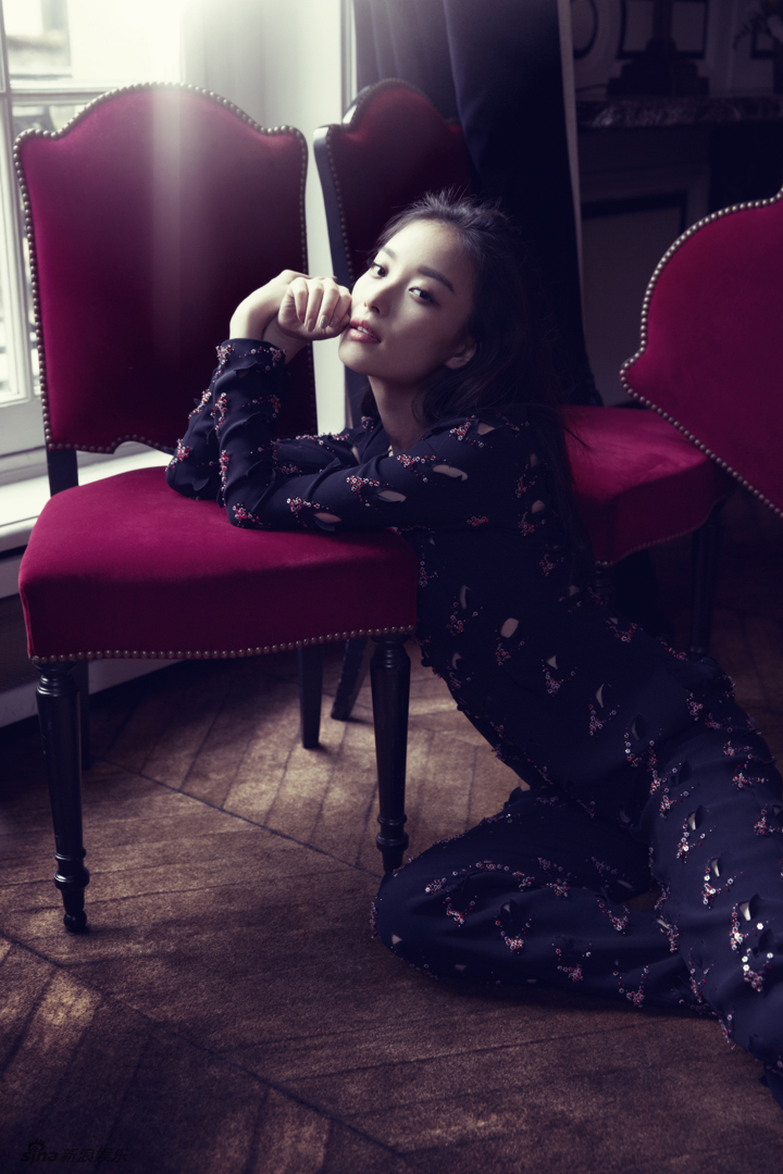 倪妮梦幻唯美写真 着清纯白裙露香肩