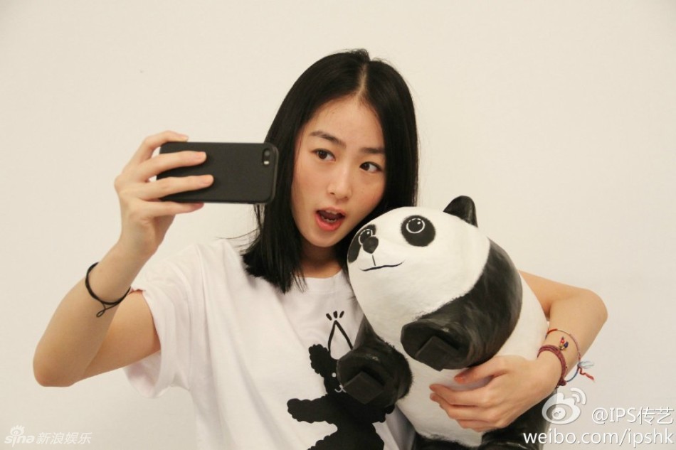 千只纸熊猫空降香港 刘嘉玲舒淇卖萌合影倡环保