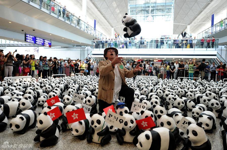千只纸熊猫空降香港 刘嘉玲舒淇卖萌合影倡环保