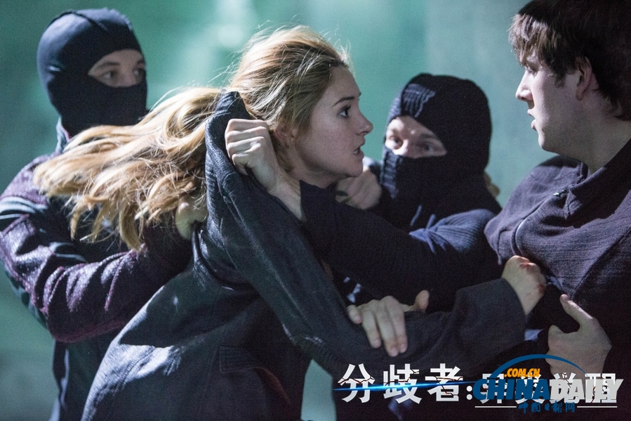 《分歧者》曝热血“动作”中文特辑 谢琳望接班朱莉成好莱坞首席女打星