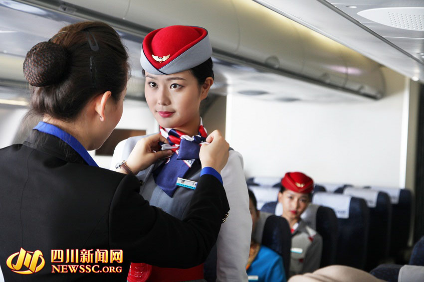 “中国最美校服”发布：准空姐空少当模特胜似拍大片