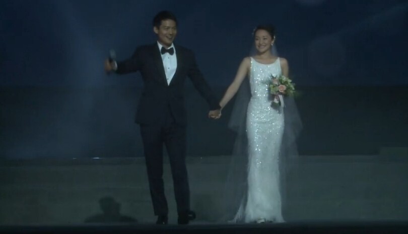 周迅高圣远婚礼现场热吻秀婚戒 坦承正在努力造人