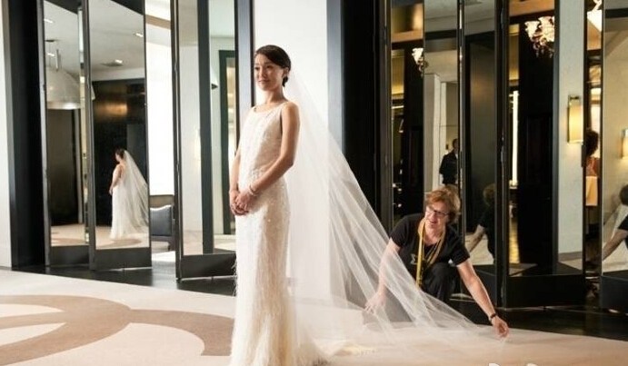 周迅高圣远婚礼现场热吻秀婚戒 坦承正在努力造人