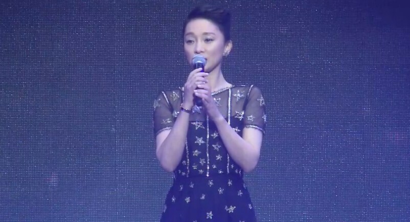 周迅高圣远婚礼现场热吻秀婚戒 坦承正在努力造人
