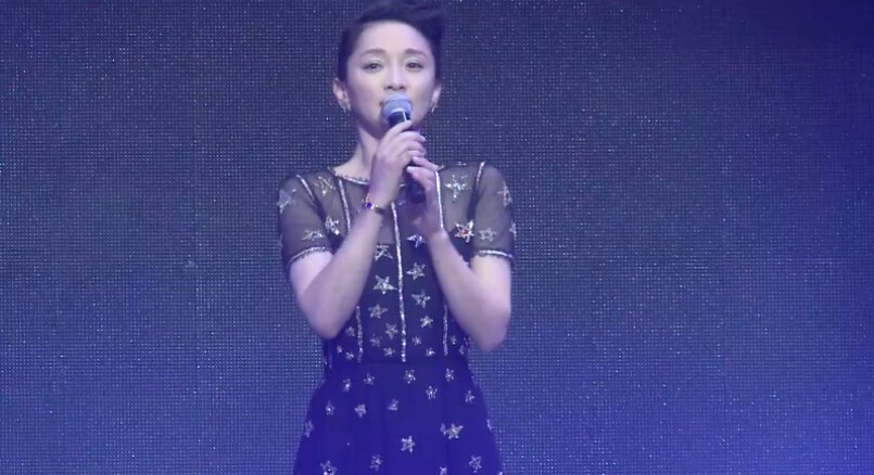 周迅高圣远婚礼现场热吻秀婚戒 坦承正在努力造人