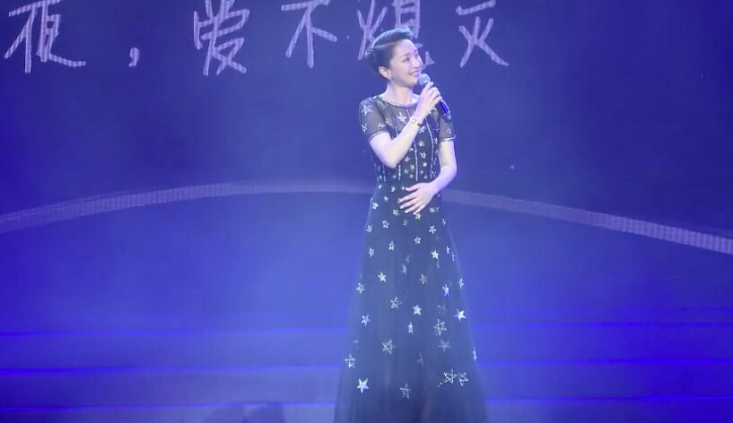 周迅高圣远婚礼现场热吻秀婚戒 坦承正在努力造人
