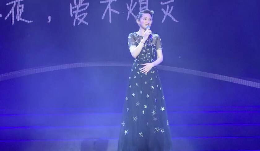 周迅高圣远婚礼现场热吻秀婚戒 坦承正在努力造人